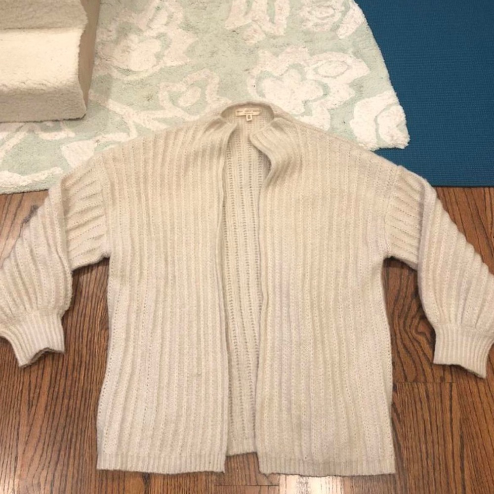 cream sweater!!